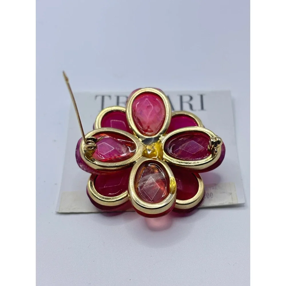 Trifari‎ Pink Flower Brooch Gold Tone Magenta Fuchsia Petal Rhinestone Vintage